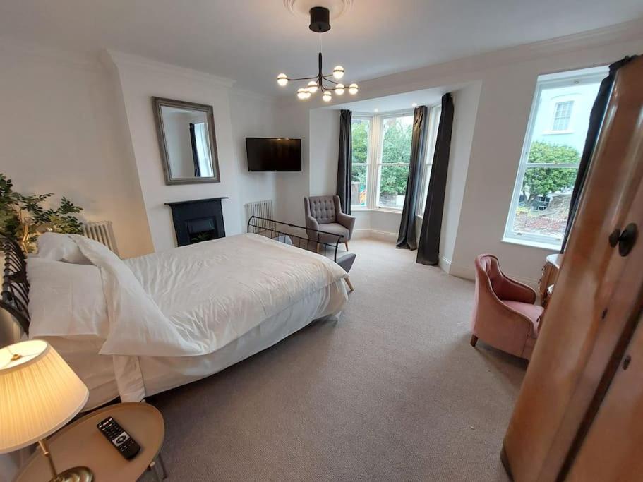 Large Newly Refurbished House Close To Harbour Bristol Esterno foto
